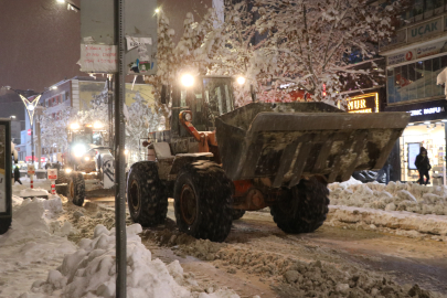 Van'da 569 yerleşim yeri ulaşıma kapandı, okullar tatil edildi (6)
