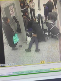 Tren beklerken kalp krizi geçirdi, ilk müdahaleyi perondaki sağlıkçı yaptı