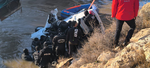 Sulama kanalına düşen otomobildeki baba aranıyor, 3 çocuğun cansız bedenine ulaşıldı (3)