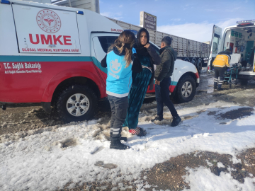 Şanlıurfa'ya mevsimin ilk karı düştü; okullar tatil edildi (2)
