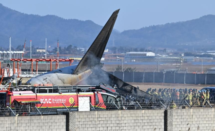 Güney Kore Devlet Başkanı Lee, uçak kazasının yıl dönümünde özür diledi