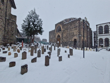 Diyarbakır'da eğitime kar engeli