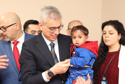 Bakan Memişoğlu, Kahire'de Filistinli hastaları ziyaret etti