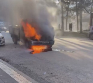 Amasya'da seyir halindeki kamyonet yandı