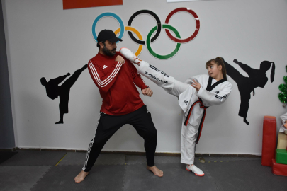 Tekvando milli takım antrenörü baba, kızını şampiyonluğa hazırlıyor