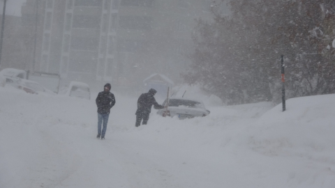 Bitlis’te kar hayatı durma noktasına getirdi (2)