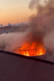 İstanbul- Küçükçekmece'de 3 katlı binada yangın -1