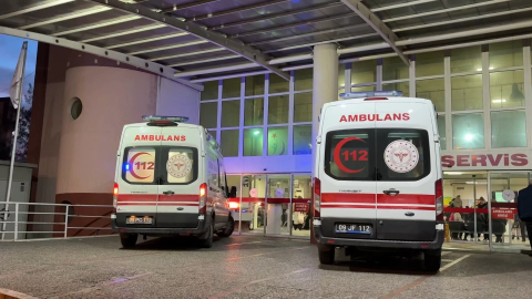 Kuruyemişçide çıkan sıra tartışmasında düşerek ağır yaralandı