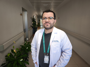 Öğrencisinin okul bahçesinde tüfekle vurduğu müdür taburcu oldu