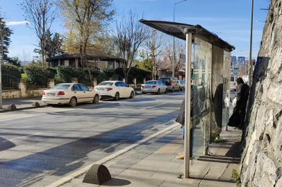 İstanbul - Esenler'de puset içerisinde otobüs durağına bırakılan 1 aylık bebek koruma altına alındı