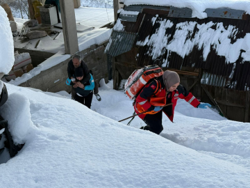 Kardan yolu kapanan köydeki KOAH hastasını, hastaneye UMKE ulaştırdı