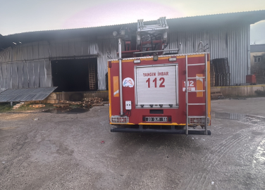 Narenciye paketleme tesisinde çıkan yangın söndürüldü