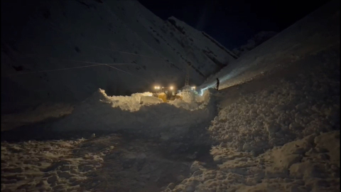 Şırnak'ta yola çığ düştü