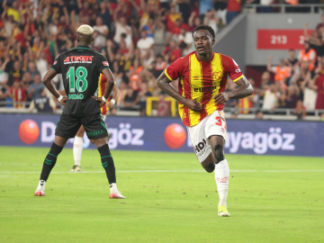 Göztepe'de Dennis ve Taha hareketliliği