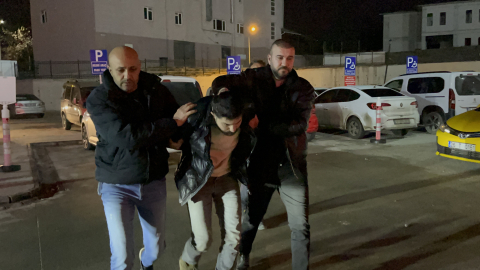 Eskişehir’de otomobil yayaların arasına daldı: 3 ölü (3)
