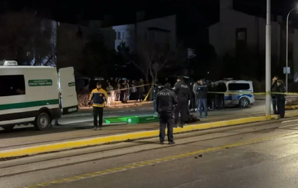 Eskişehir’de otomobil yayaların arasına daldı: 3 öldü (2)