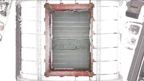 Hava sıcaklığı eksi 17 dereceyi gördü; Süper Lig ekibinin stadyumunun zeminine naylon örtü serildi / Ek fotoğraflar