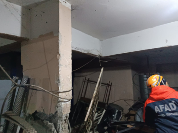 Diyarbakır’da 1’i kolonu çatlayan 5 katlı 2 bitişik bina tahliye edildi (2)