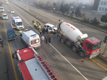 Ankara'da yoğun siste 2 kaza, 5 yaralı