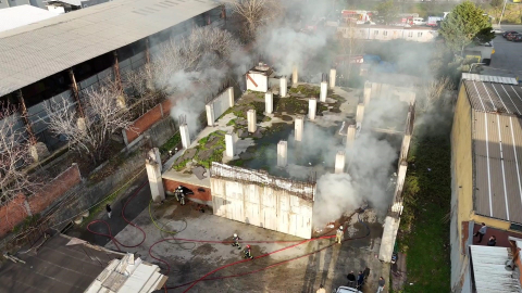 İstanbul - Gaziosmanpaşa'da avize deposunda çıkan yangın söndürüldü