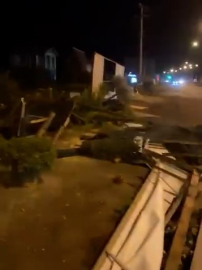 Samsun’da fırtınada çatılar uçtu; motokuryelere kısıtlama getirildi