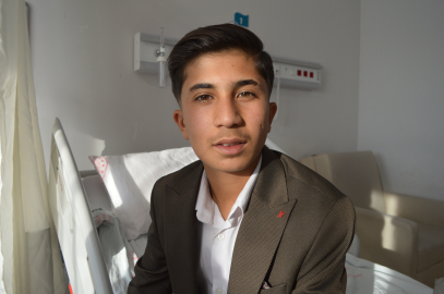 Uçurtmasını kurtarmak isterken akıma kapılan ve entübe edilen Erdal, hayata tutundu