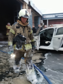 İstanbul- Silivri'de kaporta dükkanında çıkan yangında iki otomobil zarar gördü