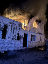 İzmir’de 2 katlı evde yangın: 1 ölü