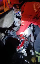 Balıkesir’de kamyonet ile motosiklet çarpıştı: 2 yaralı