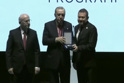 Erdoğan’dan İzmirli iş insanı Nazım Torbaoğlu’na anlamlı plaket