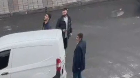 İstanbul - Sultangazi'de enişte ile kayınbirader arasında gerginlik; birbirlerine silah çektiler