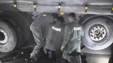 İstanbul - Esenyurt'ta TIR'da 54 kilo uyuşturucu ele geçirildi: 2 şüpheli tutuklandı