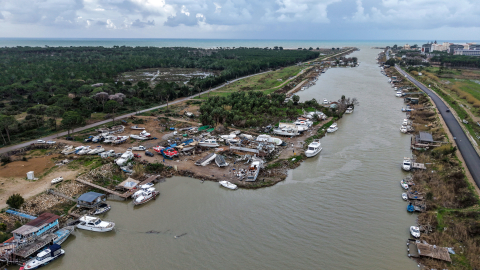 Antalya'da peş peşe hortumlar; seralar yıkıldı, çatılar uçtu/Ek fotoğraflar