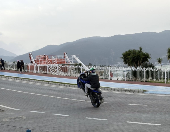 Muğla’da motosikletiyle tek teker üzerinde ilerleyen sürücüye ceza