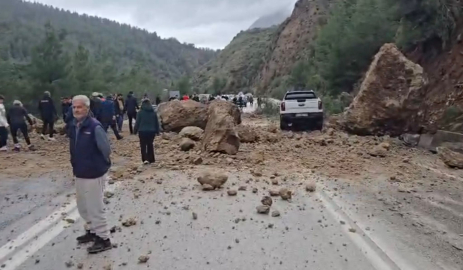 Antalya- Isparta karayolunda heyelan