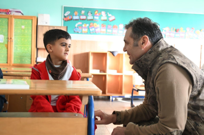 Emniyet müdürü, şehit çocuğunu okula bıraktı