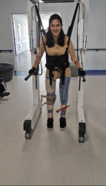 Depremde omuriliği ezilen Cansu, 3 yıl sonra ayağa kalktı