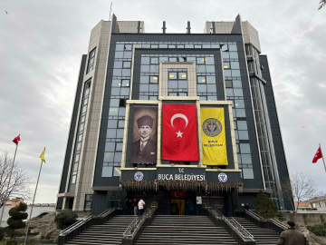 İzmir'in Buca Belediyesi'ne operasyon: 25 gözaltı (3)