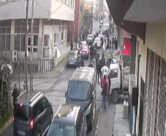 İstanbul- Sancaktepe'de silahlı çatışma; 5 yaralı -2 (Güvenlik kamerası)