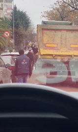 İstanbul - Güngören'de kaza yapan sürücülerin bıçaklı kavgası kamerada