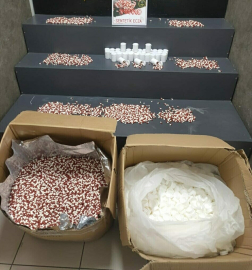 İzmir'de 104 bin 40 adet uyuşturucu sentetik ecza ele geçirildi