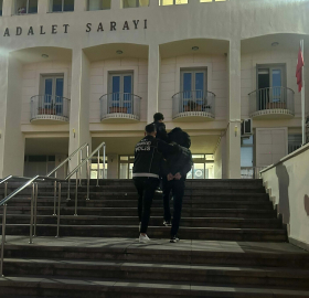 Yolcu otobüsünde 8 kilogram skunk ele geçirildi; 2 tutuklama