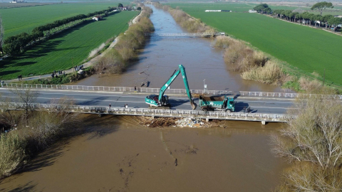 Büyük Menderes Nehri yine taştı, tarım arazileri su altında kaldı