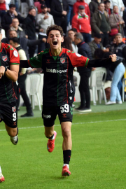 Karşıyakalı Adem Fenerbahçe'ye imzayı atıp Kadıköy'e gidecek