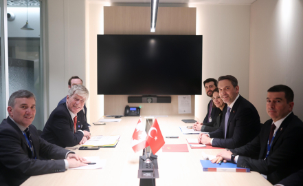 Bakan Bayraktar, Kanada Enerji Bakanı Hodgson ile görüştü