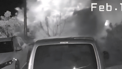 Kamyonun şarampole devrildiği kaza kamerada; 1 yaralı