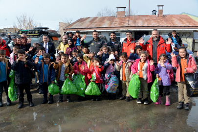 Dans kurslarından elde ettiği gelirle kırsaldaki öğrencileri 'ısıttı' / Ek fotoğraflar