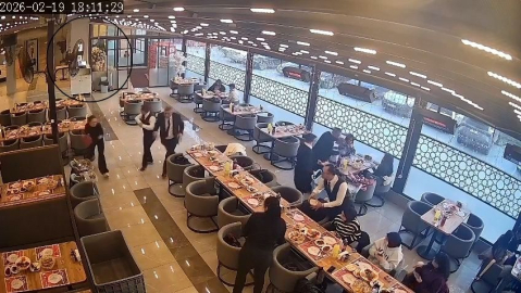 Çorum'da iftar saatinde restorana sahibine silahlı saldırı; olay anı kamerada