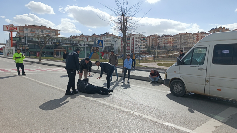 Minibüsün çarptığı yaya 32 metre ileriye fırladı