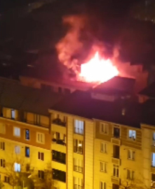 İstanbul - Esenyurt'ta 5 katlı binanın çatısı alev alev yandı / Ek fotoğraf